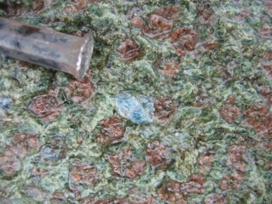 Disthene eclogite (cyanite) in blue